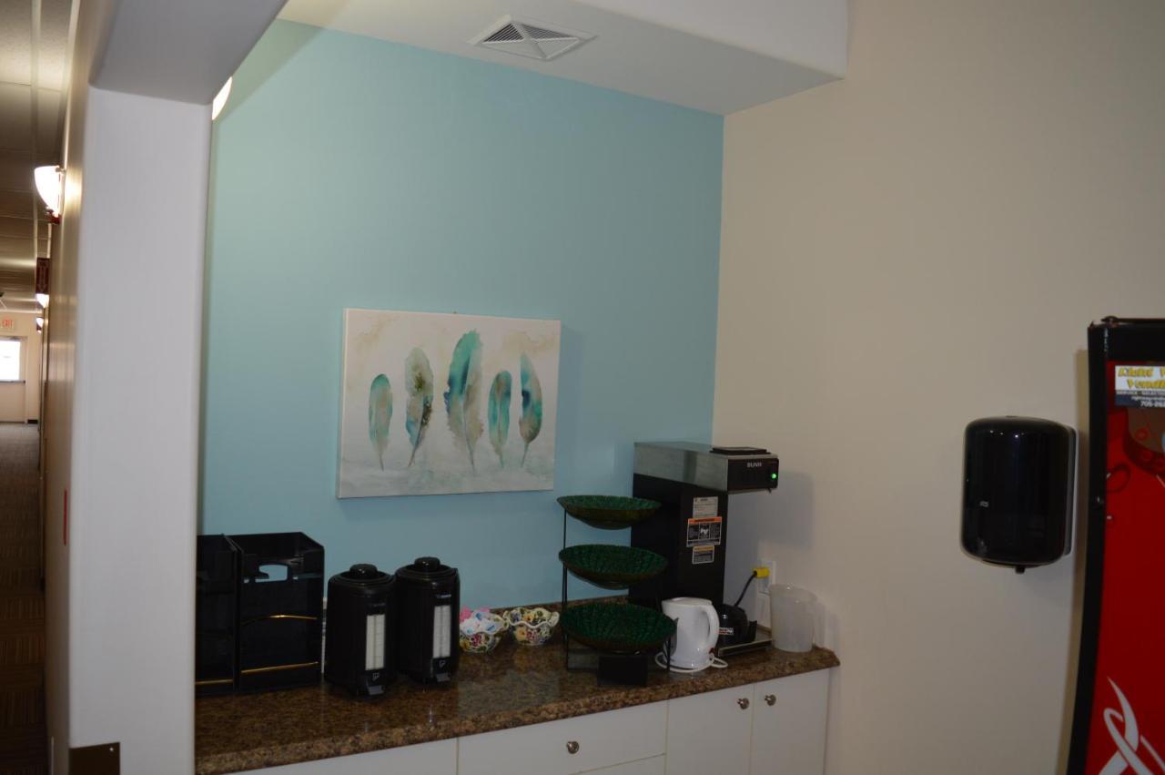 Auberge Macdonald Guest Inn Iroquois Falls Buitenkant foto