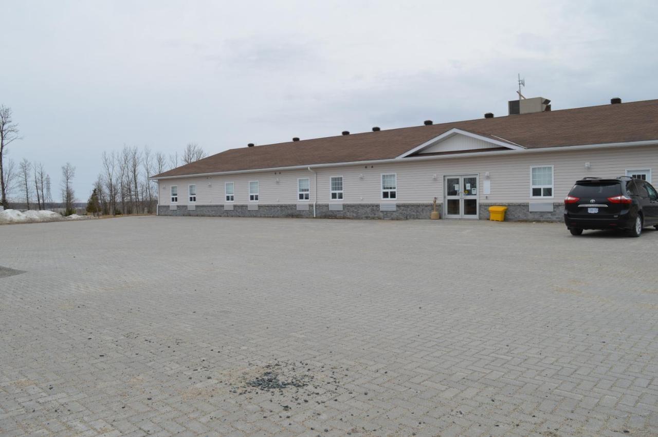Auberge Macdonald Guest Inn Iroquois Falls Buitenkant foto
